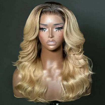 Klassische blonde gewellte Perücken mit Stufenschnitt