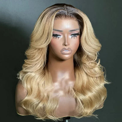 Klassische blonde gewellte Perücken mit Stufenschnitt