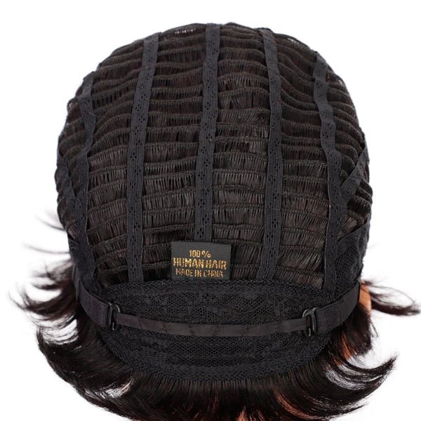 Kurzes menschliches Haar im Pixie-Schnitt mit Pony