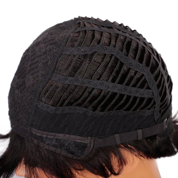 Kurzes menschliches Haar im Pixie-Schnitt mit Pony