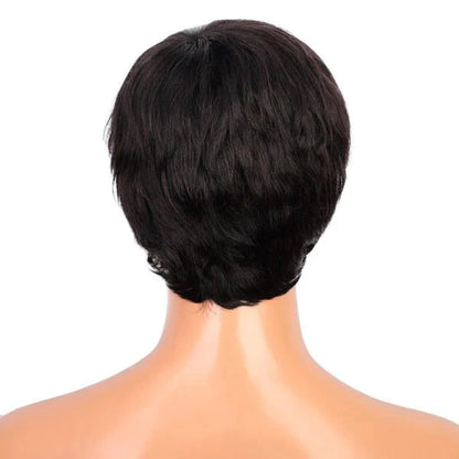 Kurzes menschliches Haar im Pixie-Schnitt mit Pony